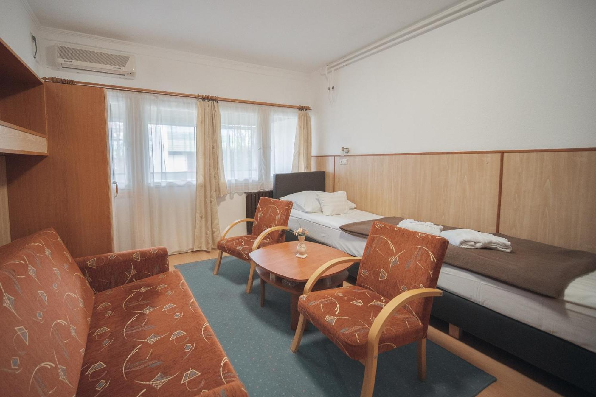 Hoforras Hotel Gyula Exterior foto